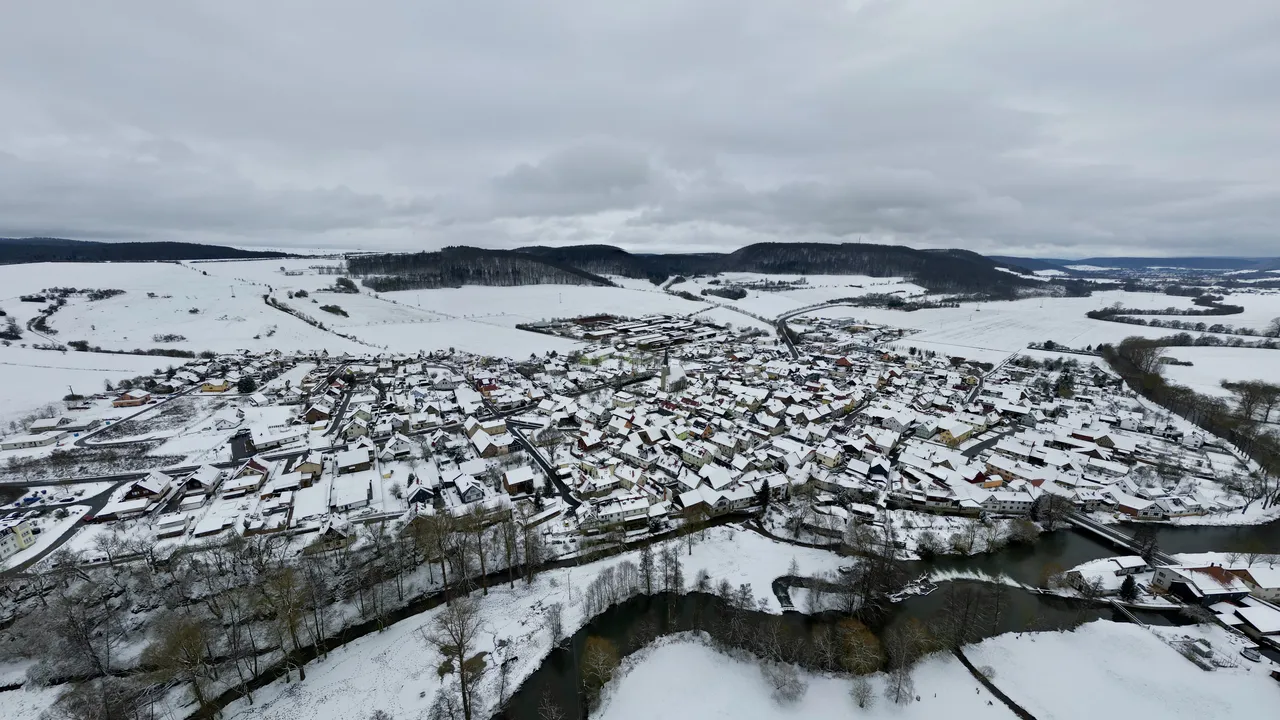 Drohne über Vachdorf in Richtung Michelsberg